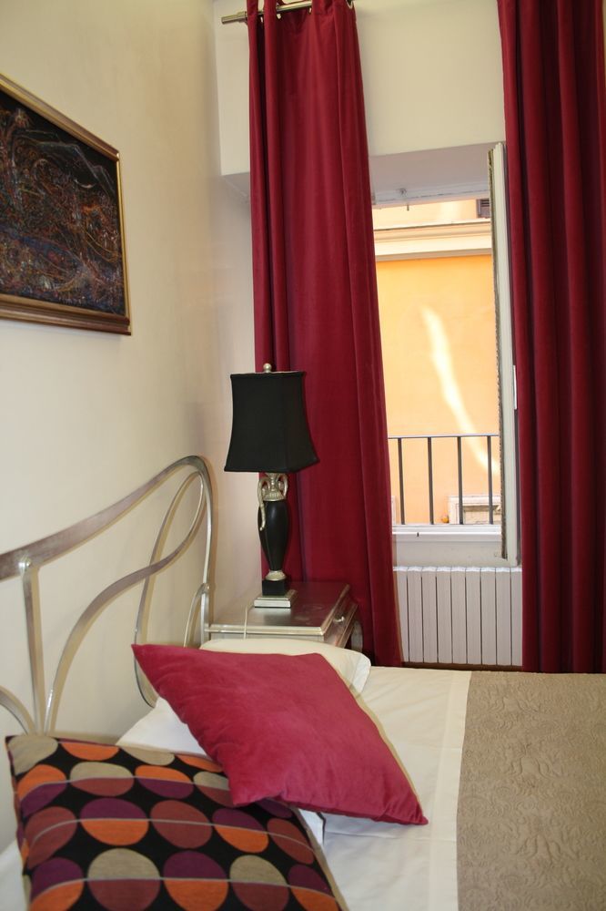 Town House Fontana Di Trevi Rom